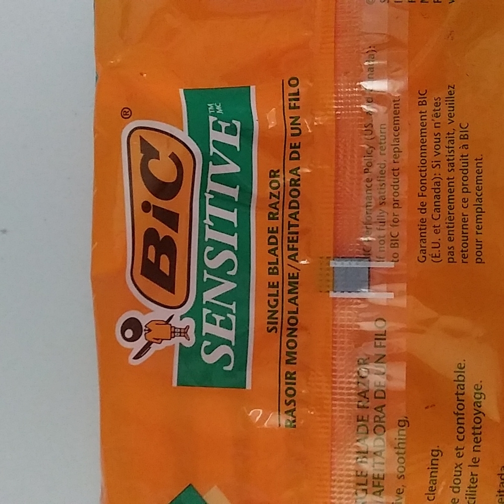 Bic Sensitive Men's Razor - Picture 3 of 3
